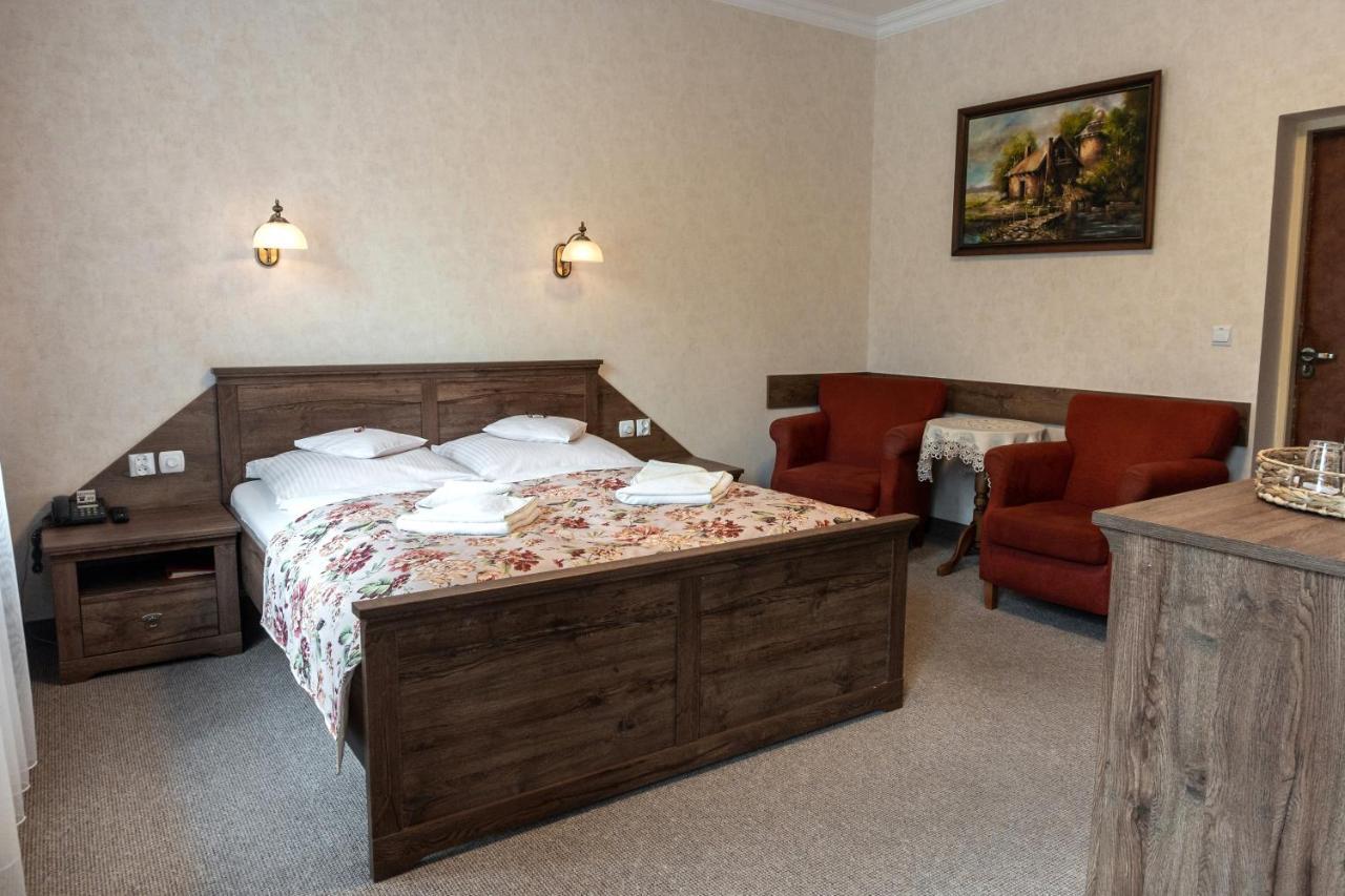 Hotel Pod Jeleniem Swieradow-Zdroj Ngoại thất bức ảnh